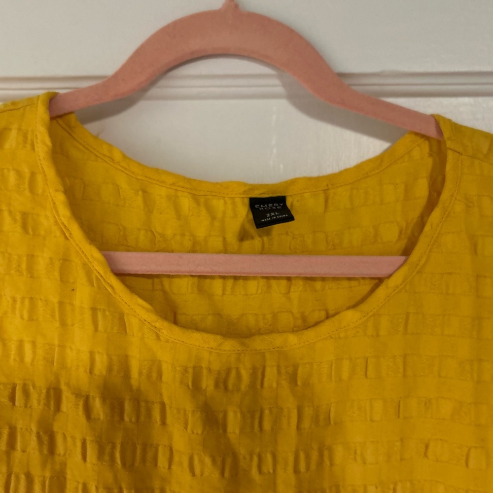 Yellow Textured Short Sleeve Blouse - Picture 3 of 7